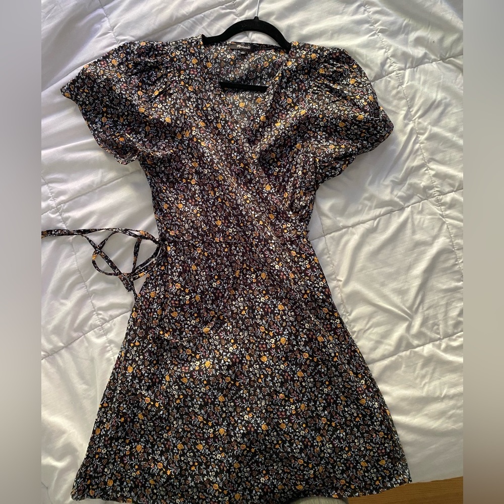 Madewell, short length, puff sleeve wrap dress in size Large